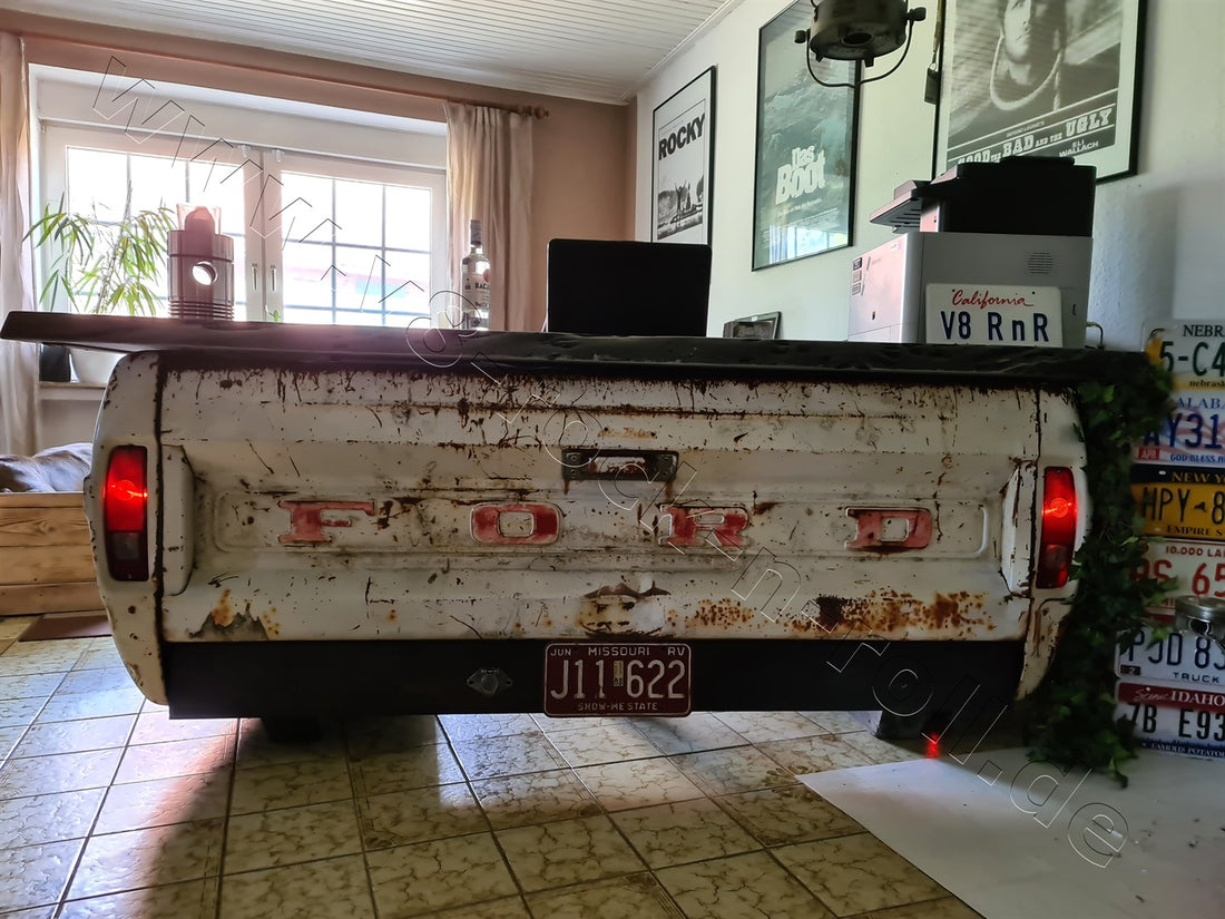 Schreibtisch Ford F-250 von 1972 Ladefläche mit Beleuchtung — Ansicht 2