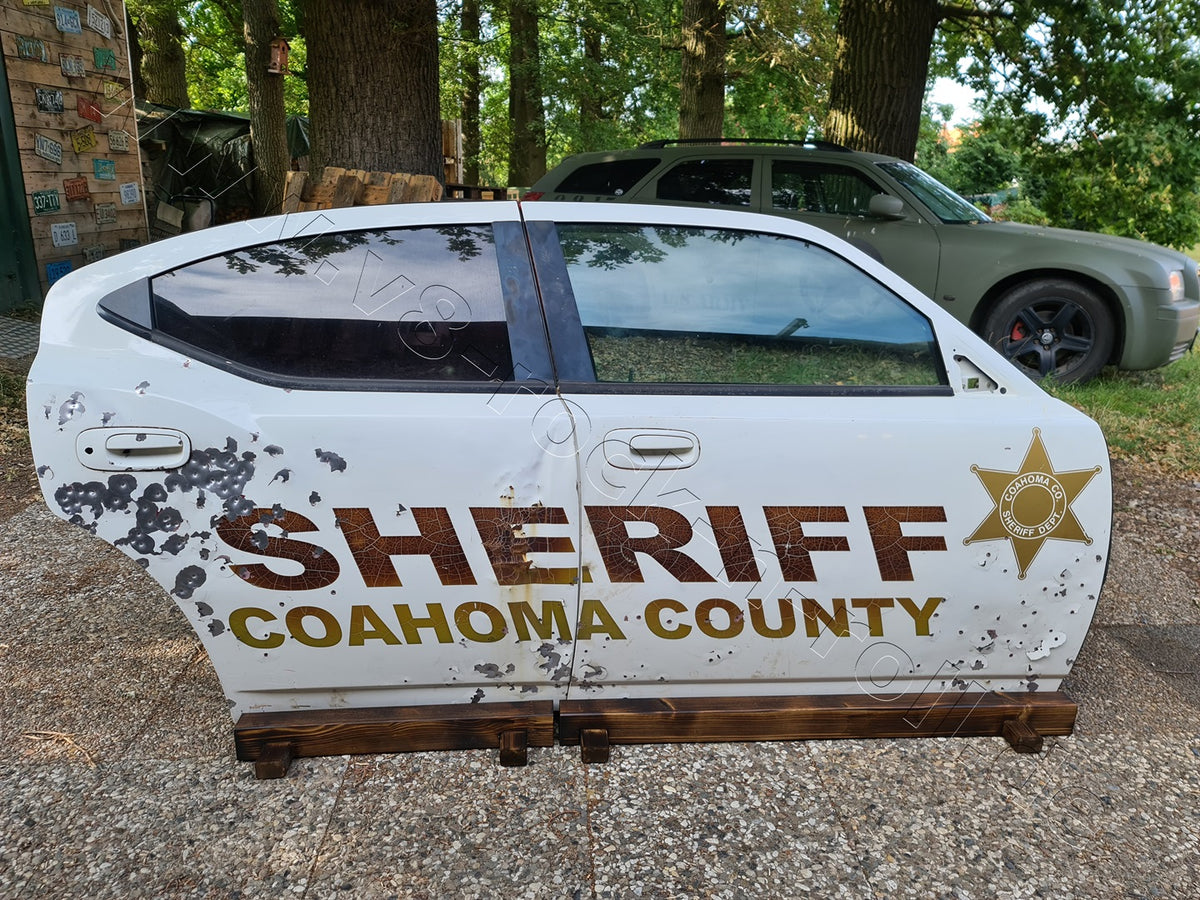 Dodge Charger "SHERIFF COAHOMA COUNTY" Deco-Doors mit Einschusslöchern — Ansicht 1