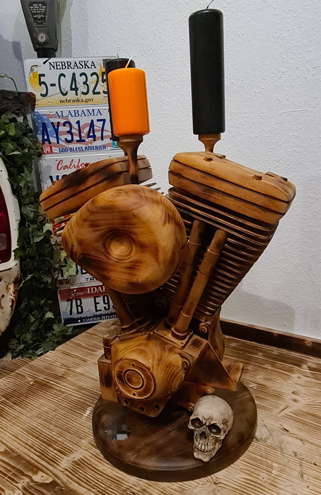 Kerzenständer „V-Twin Holz“ — handgefertigtes Unikat von V8 Rock'n'Roll